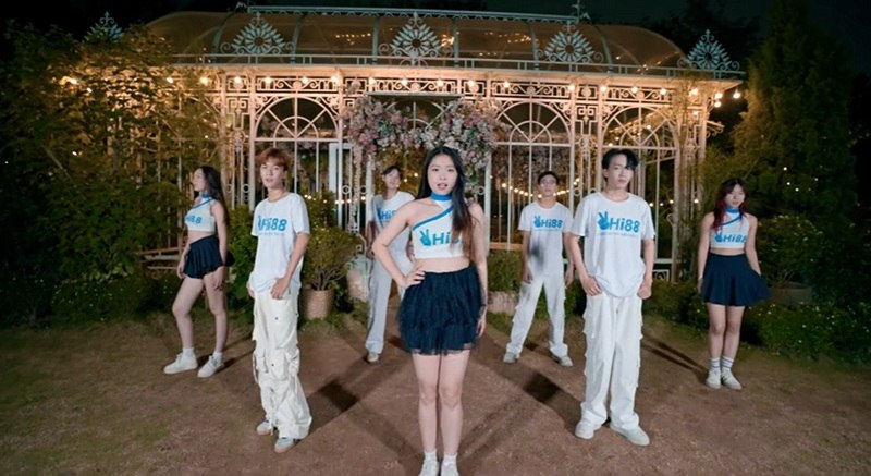 Hi88 Dancer quẩy “Click Clak” cực cháy | Vũ điệu sôi động